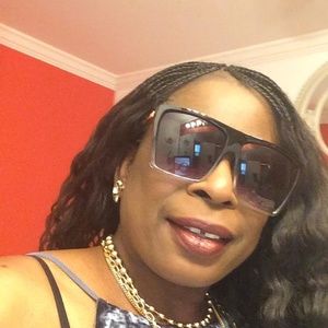 Meet your Posher, Nikki